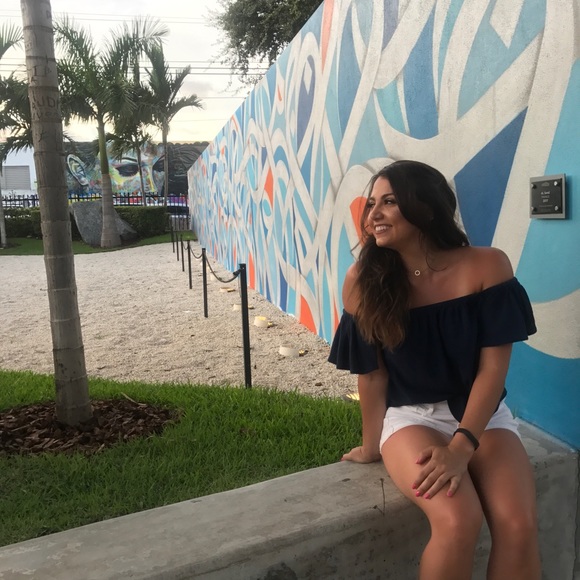 Meet your Posher, Ave - Picture 2 of 3